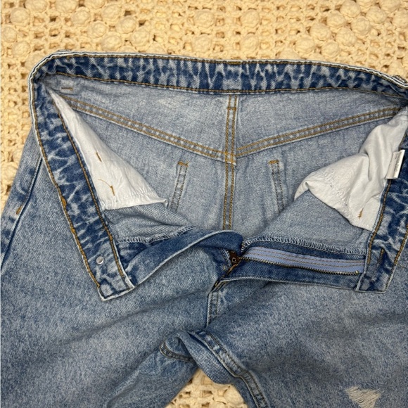 SHEIN Women's Distressed Blue Jeans.       #10 - Picture 8 of 13